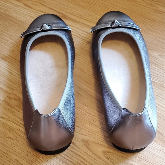New Vionic Amorie Flats - Picture 4 of 7